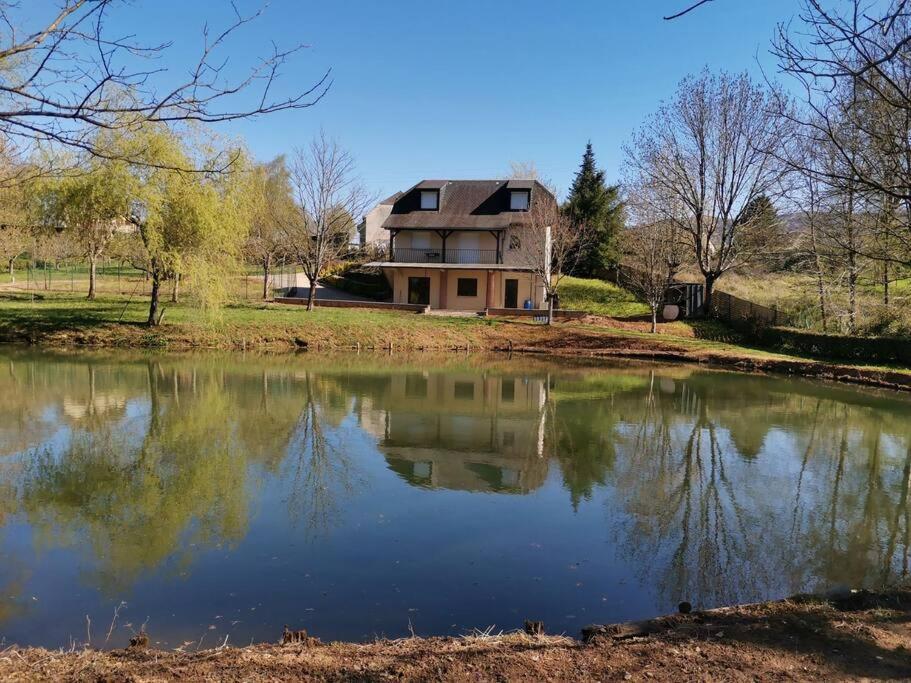 Maison De Campagne Avec Lac Prive Villa Saint-Côme-dʼOlt Екстериор снимка